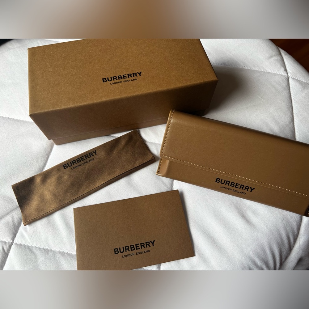 NWOT Burberry eyeglasses case.